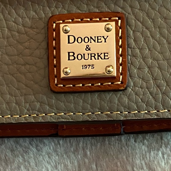 Dooney & Bourke Slim Phone Case in Smoke Grey ZR022 NWT - Picture 3 of 16